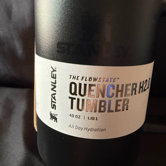 New Stanley 40oz ALL Black Blacked Out Quencher H2.0 Tumbler w/ Straw - Picture 2 of 5